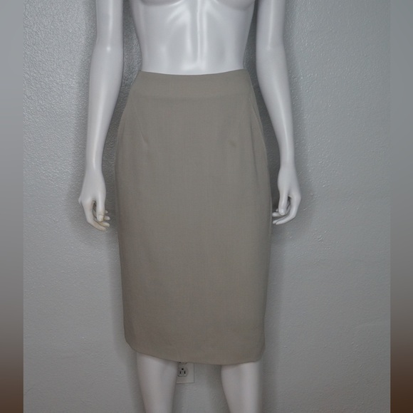 Giorgio Armani Grayish Tan Knee Length Skirt Virgin Wool Made in ItalySize 6 - Picture 1 of 8